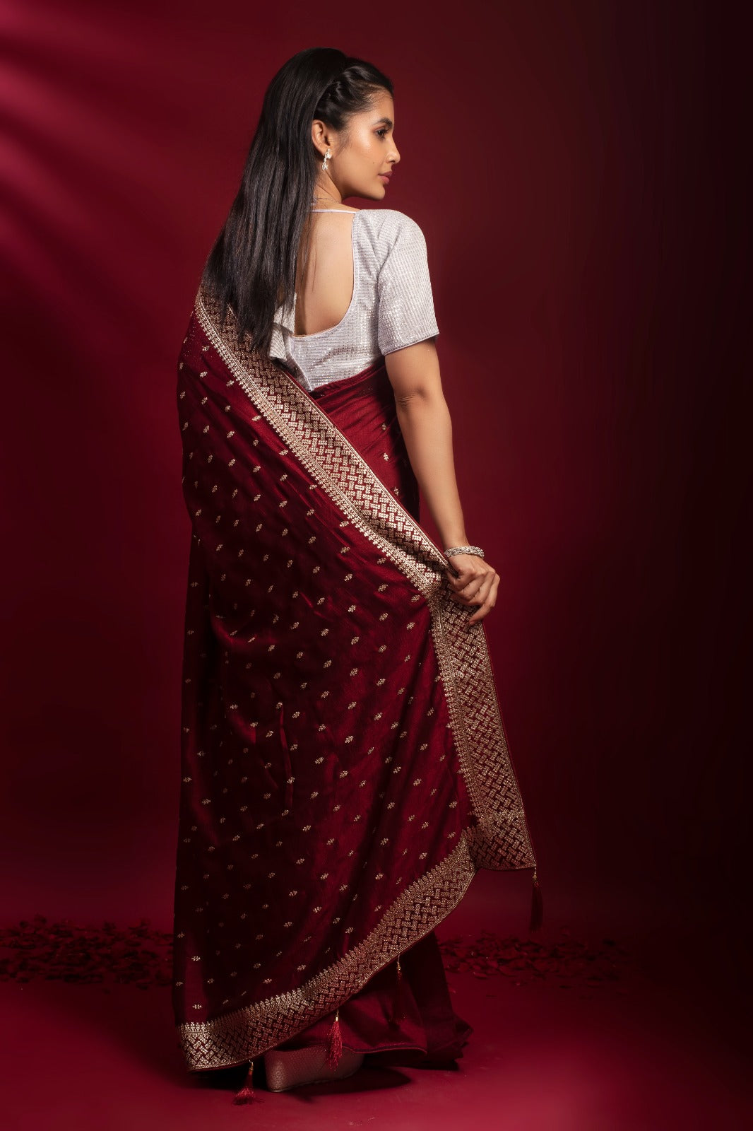 LALIMA | MAROON KHADDI GEORGETTE SAREE WITH GOLD ZARI DETAILING