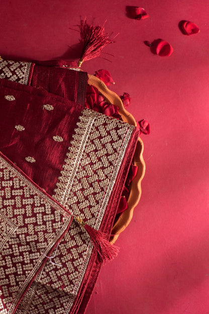 LALIMA | MAROON KHADDI GEORGETTE SAREE WITH GOLD ZARI DETAILING